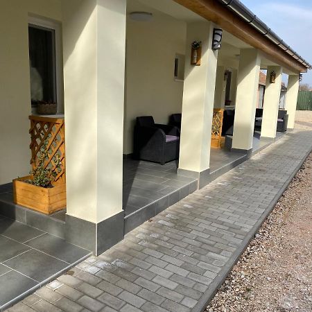 Levendula Vendeghaz Appartement Hajduboszormeny Buitenkant foto