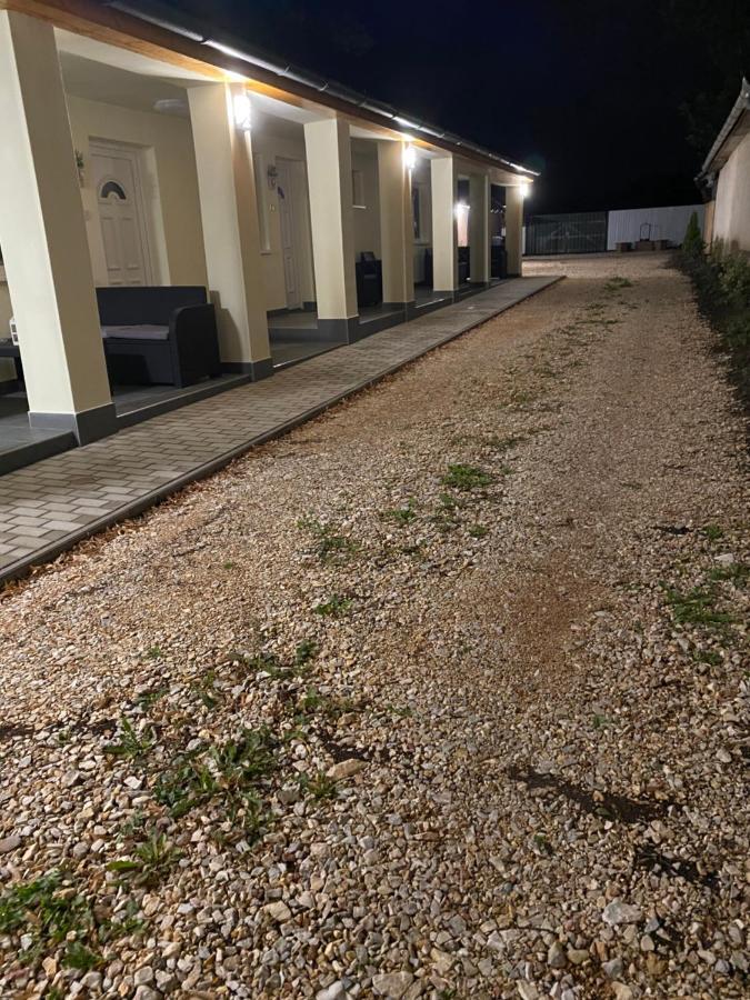Levendula Vendeghaz Appartement Hajduboszormeny Buitenkant foto