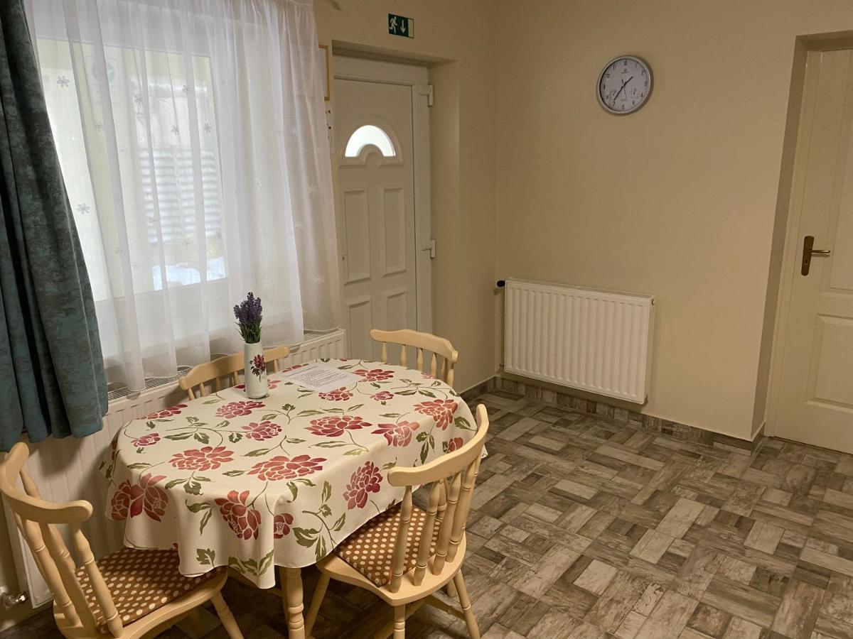 Levendula Vendeghaz Appartement Hajduboszormeny Buitenkant foto