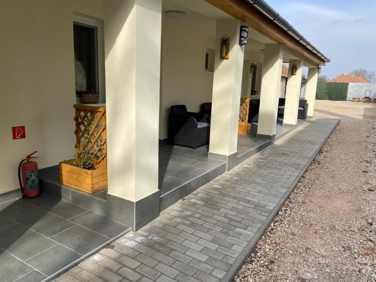 Levendula Vendeghaz Appartement Hajduboszormeny Buitenkant foto